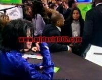 Invincible signing at Virgin Megastore 2001 - Imagen 4