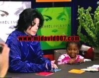 Invincible signing at Virgin Megastore 2001 - Imagen 3